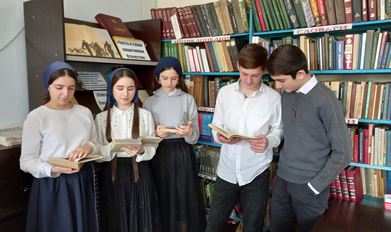 Библиографический обзор по книжной выставке Честь и слава защитникам Отечества